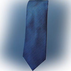 Izod 100% silk pin dot tie.